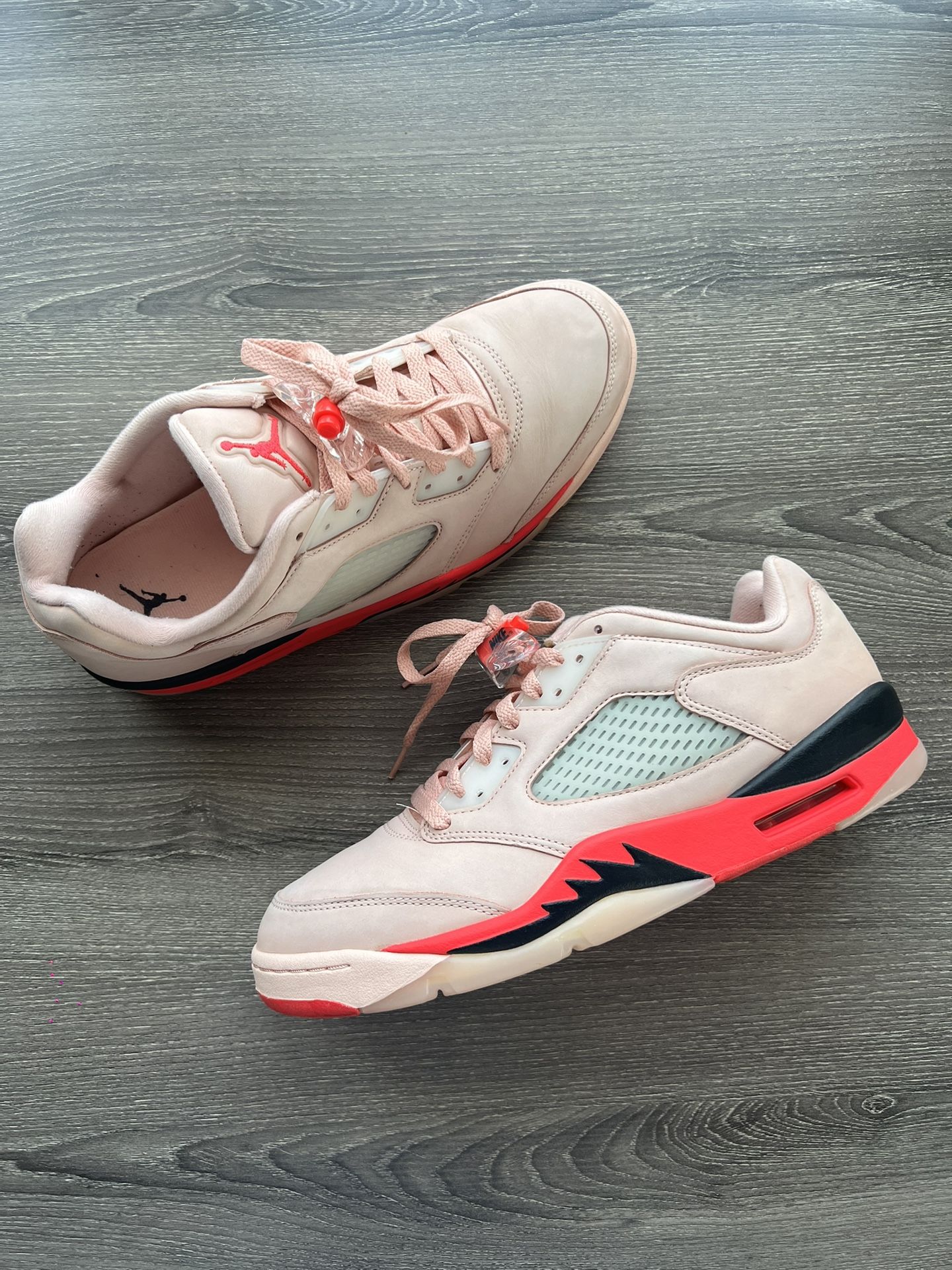 Size 10.5 Men’s/ 12 Womens- Air Jordan 5 Retro Low Sneakers