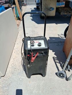 Schumacher 200 Amp Battery Charger 12 Volt