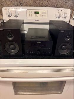 Yamaha CRX-330 CD  Receiver System with speakers