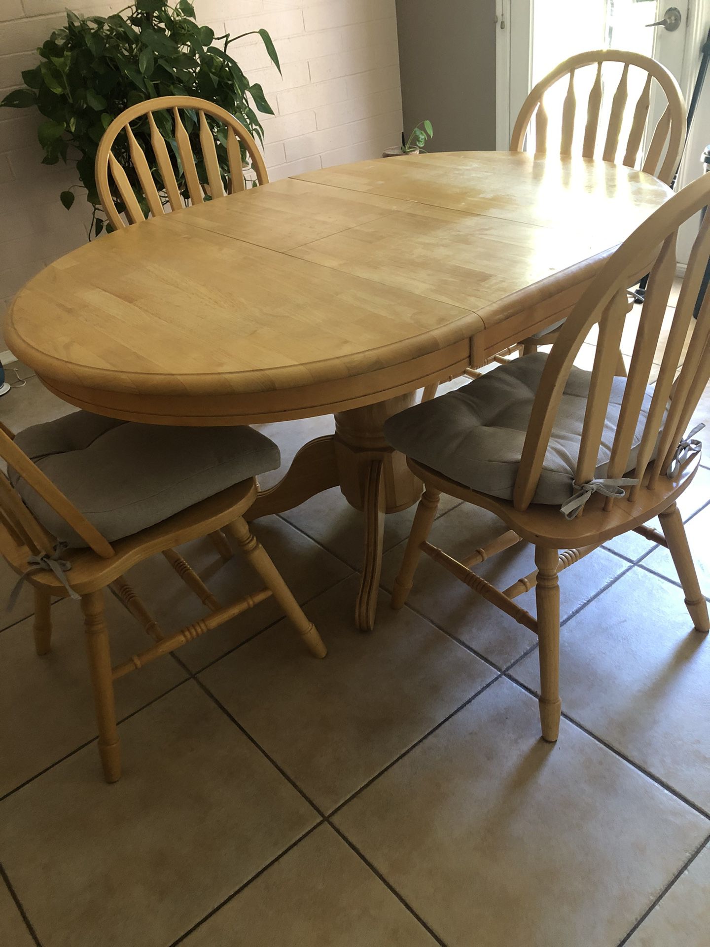 Dining table with 4 chairs 