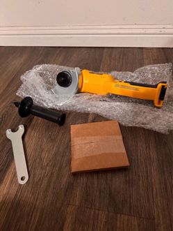 Dewalt 20V MAX  4.5 in. - 5 in. Angle Grinder (Tool Only) blade included NEW