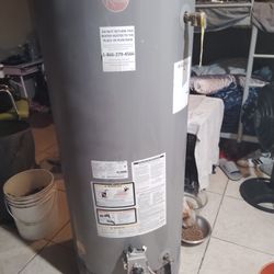RHEEM 50 GALLON WATER HEATER FREE INSTALL & HOSES