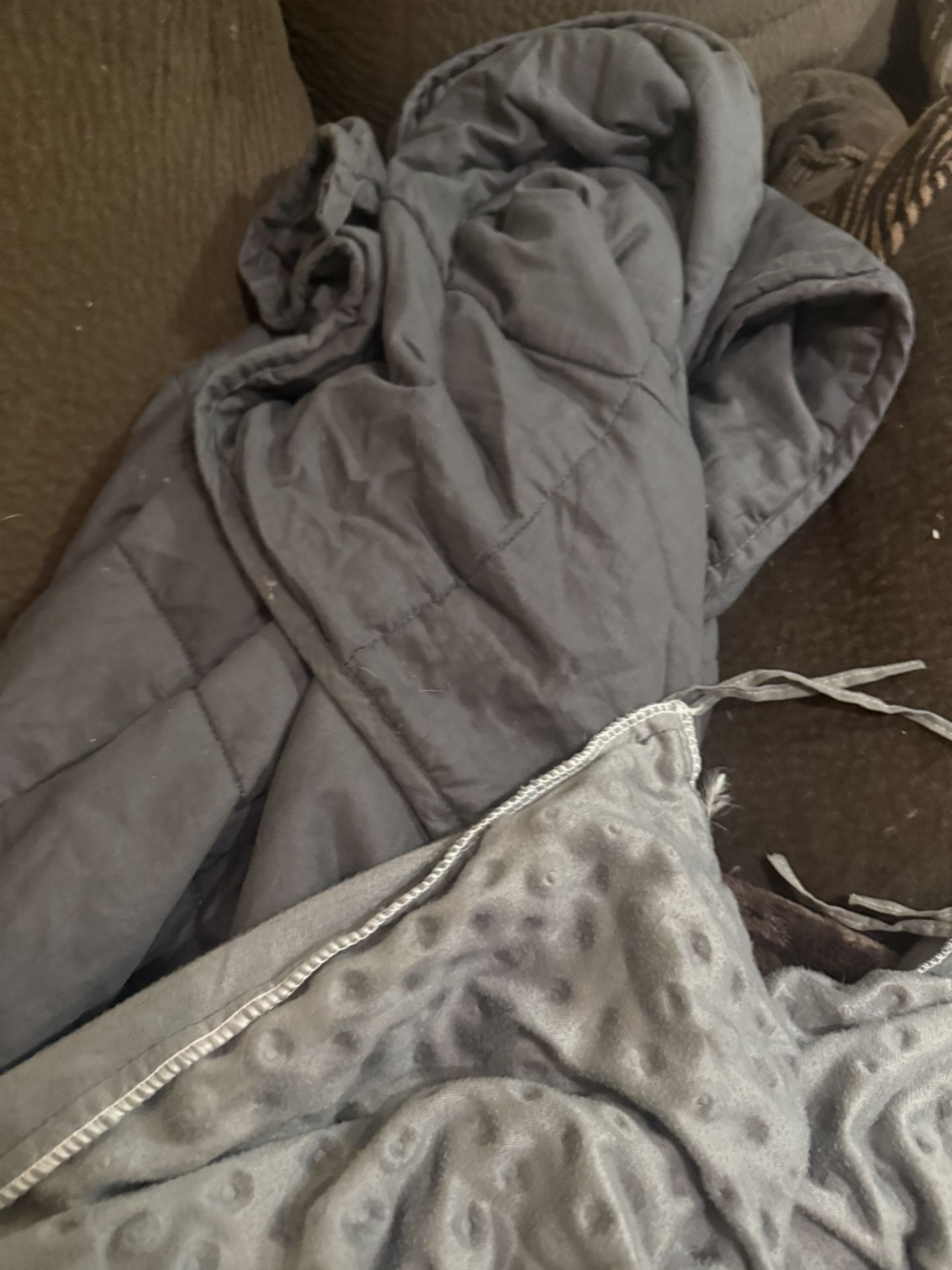 20lb Queen Size Weighted Blanket w/ Zippered Cover.  