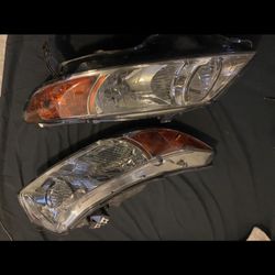 They are clean, almost new, they only have a few broken straps.