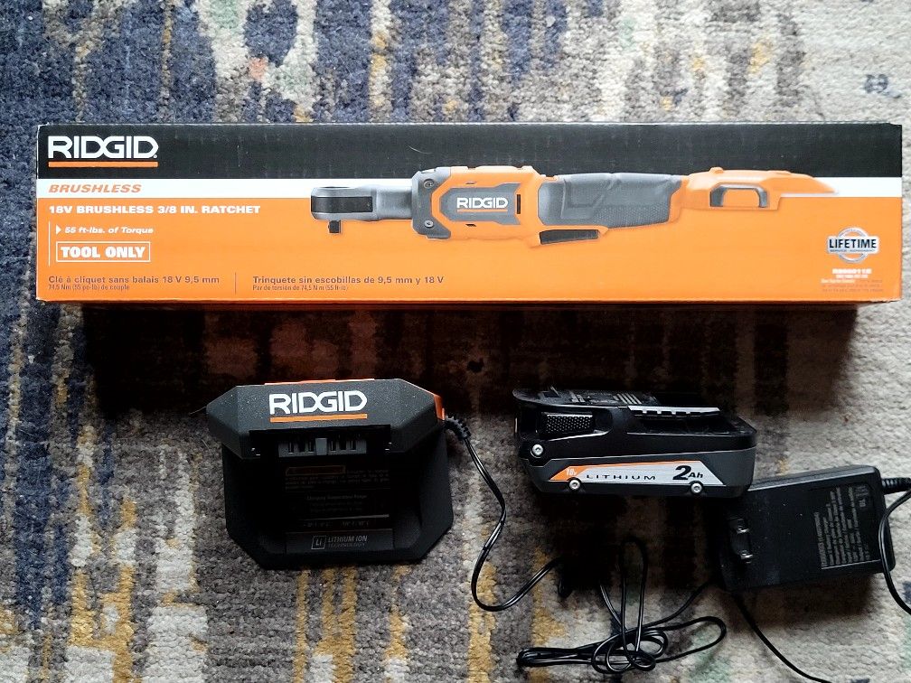 NEW RIDGID 18V Brushless Cordless 3/8 in. Ratchet Battery and Charger