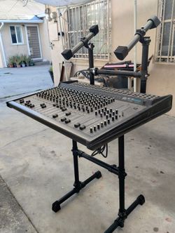 Peavey MD 111d Mixer 16 Channels Works Good