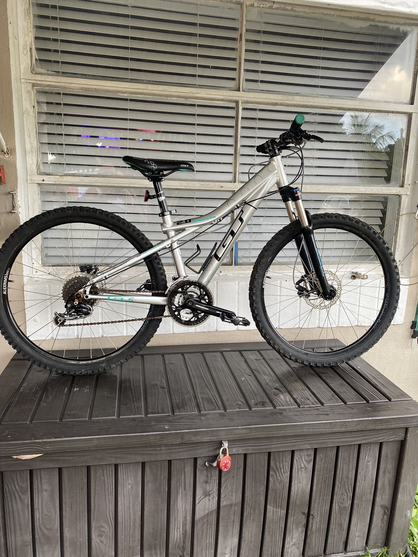 GT Avalanche Mountain Bike