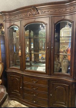 China Cabinet / Vitrina