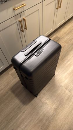 Away suitcase - The medium retail $345