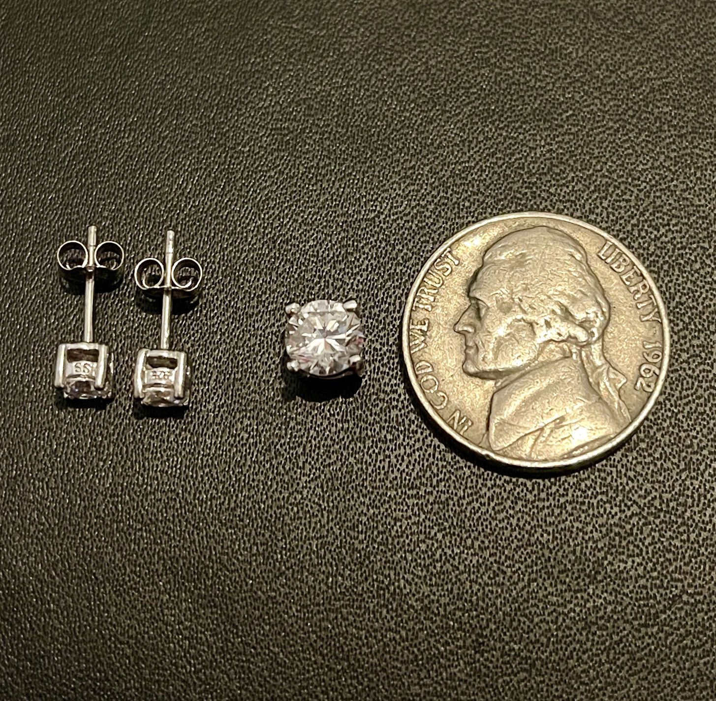 Jewelry Silver 925 / Cubic Zirconia Pendant and Cubic Zirconia Stud Earrings