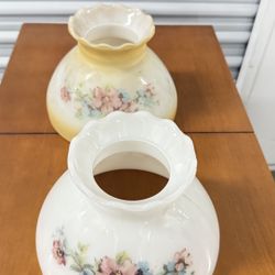 Vintage Pretty lavender/pink/blue flowers on one side with scalloped top rim.