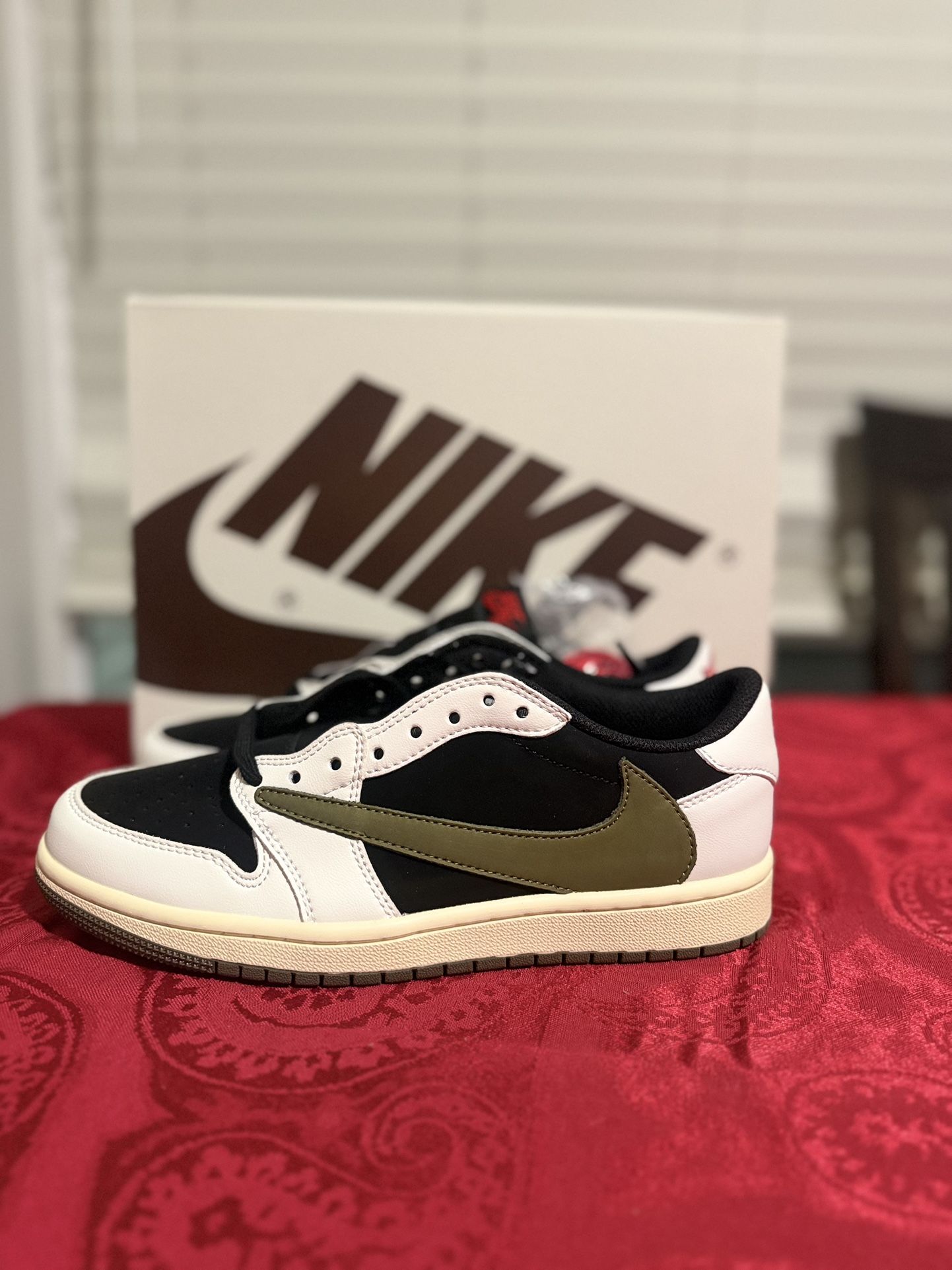 Size 8 Fire Ahh Pair Of Travis Scott Nike Collab