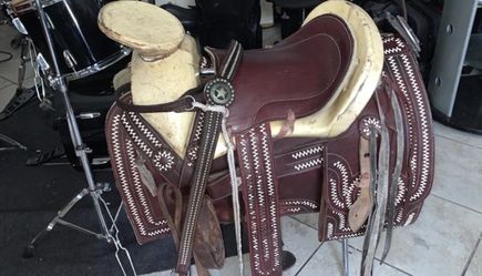 Saddle