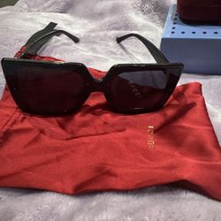 Gucci Sunglasses  Square frames 
