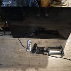 32 In TCL Smart TV With Remotes And TV Wall Mount