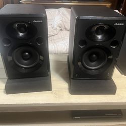 Alesis Elevate 5 Speakers With Foam And Stands
