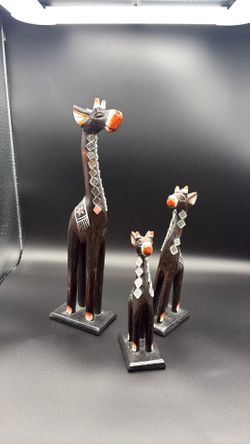 Hand-Carved Wooden Giraffe Figurines – Set of 3 Safari Decor