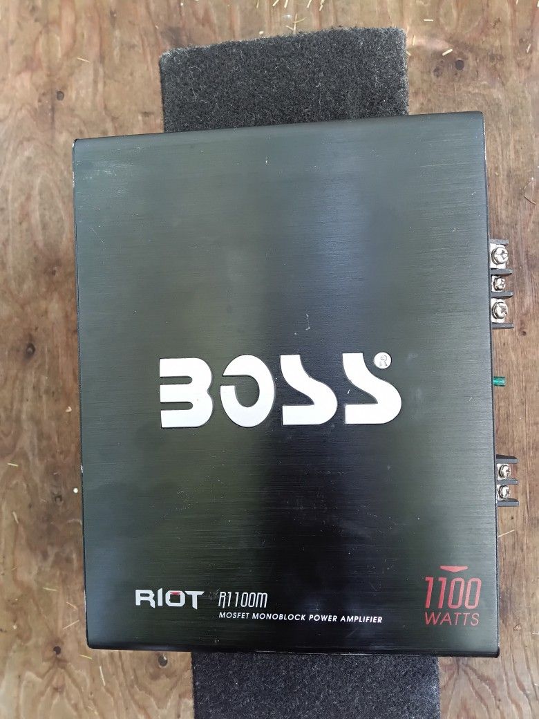 Amplifier Boss 1100 Watts Monoblock