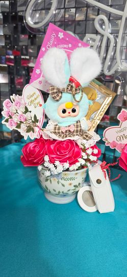 Last Minute Mother's Day Gift! 🌹 $15 Includes Purse/Bag Pendant, 24k Eye Mask and Lip Mask & Keychain Lipstick Holder. Located on 51st Ave and Southe