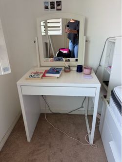 Vanity desk