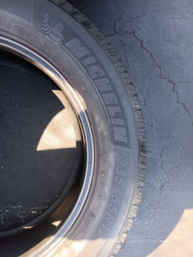 2 Llantas 235 65 R17 Michelin X Lt