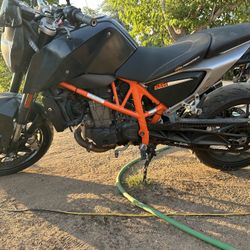 2014 KTM 690 cc low miles 