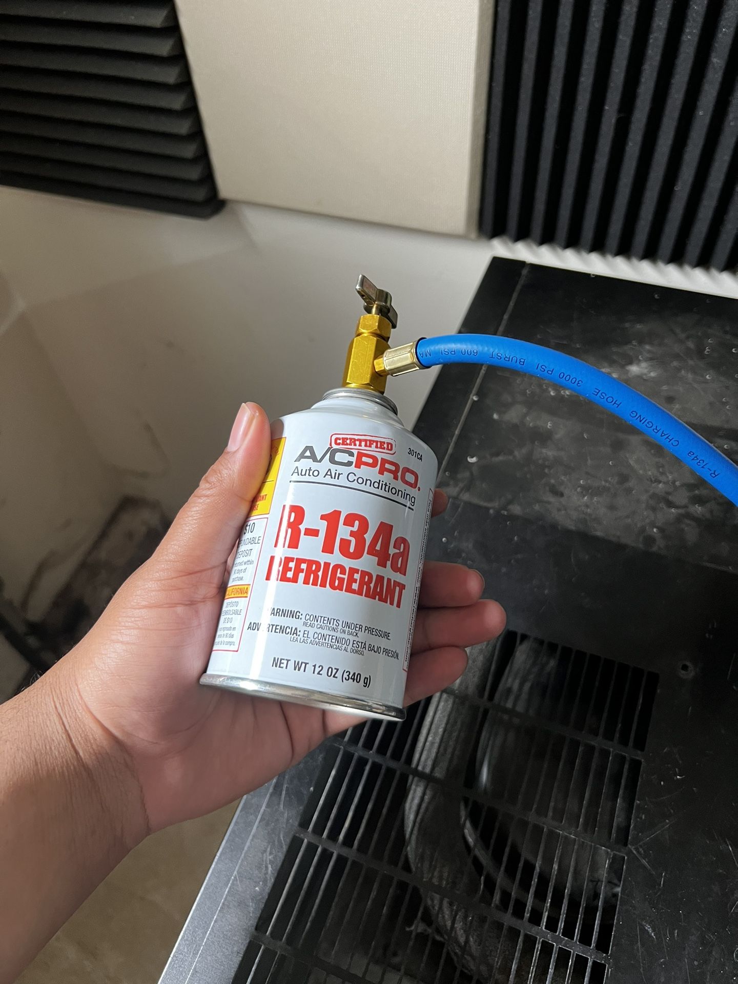 Mini Fridge With Free Can Of Freon(refrigerant) for Sale in Chula Vista