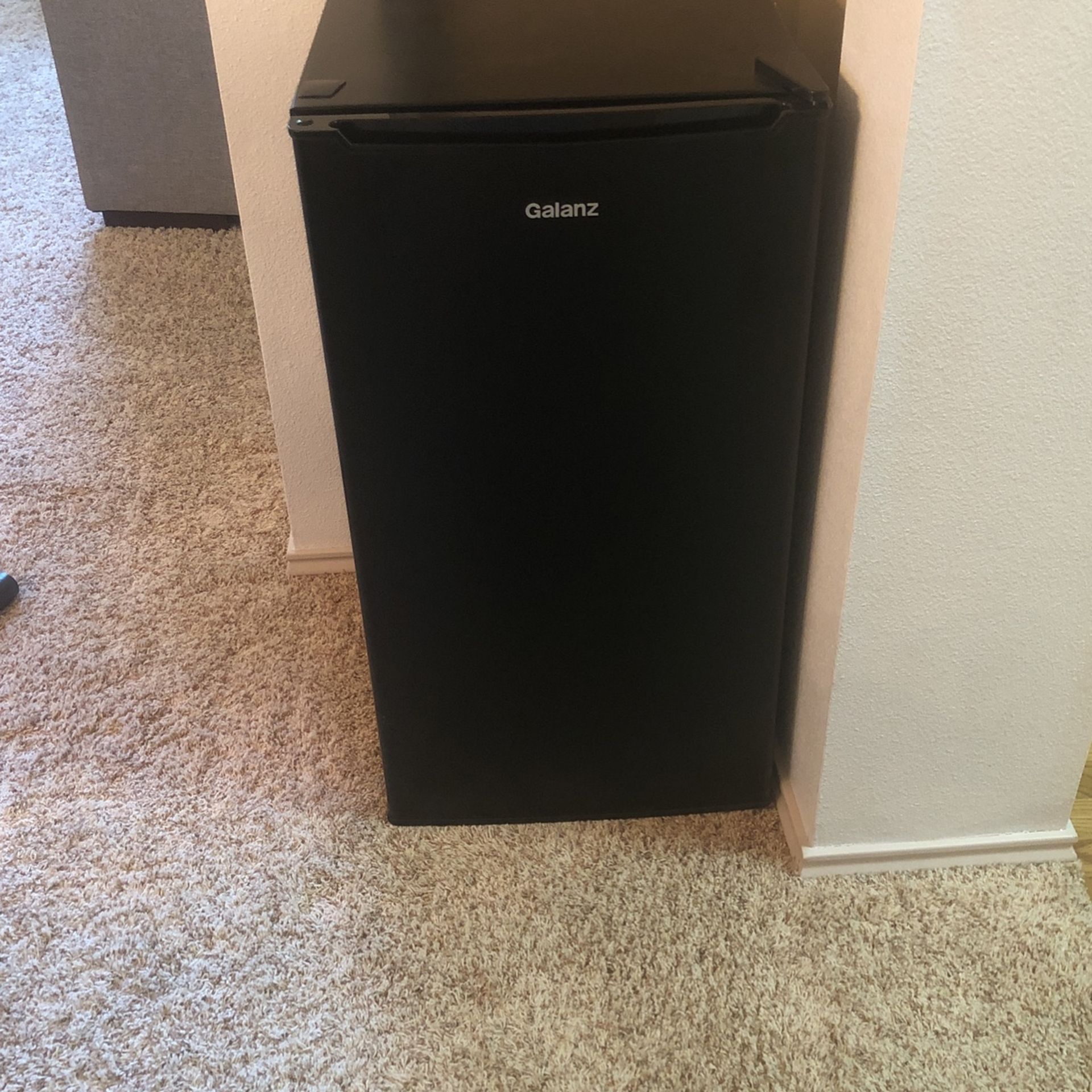 Galanz Mini Dorm Compact Refrigerator 