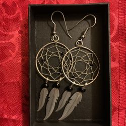 Vintage Silver Dream Catcher Earrings W/black Stones And Feathers