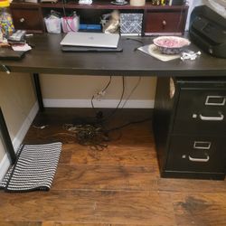 Black Desk