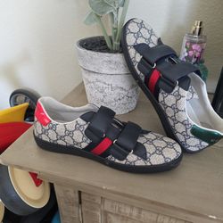 Womens  Gucci Size 8