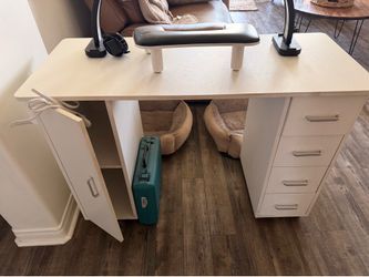 manicurist table and accessories
