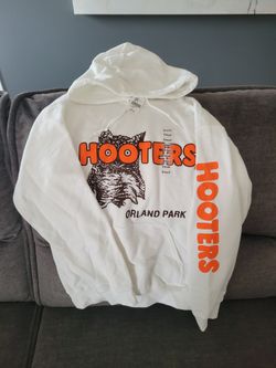 Brand NEW Size Small HOOTERS Hoodie