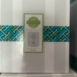 Darling Scentsy Warmer 