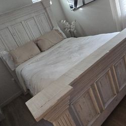 Queen Bedframe/mattress 