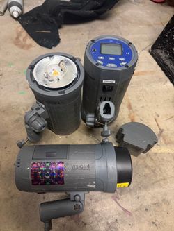Neewer vision 4 Portable Studio Flash Strobe Lights Lot of 3