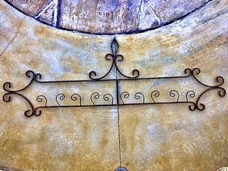 Large Rustic Iron Decorative Plate Display Holder (holds 5 plates). Approx 64 inches across