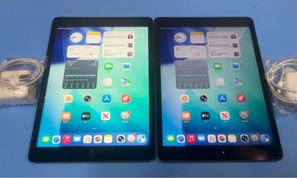 Lot of 2 Apple iPad 9th Gen 64GB WiFi 10.2” iPad—Space Gray iOS 26 complete with Lightning cables and Apple Chargers