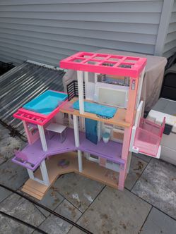 Barbies dream house