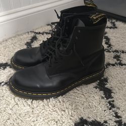 Men’s Dr Martens Size 10