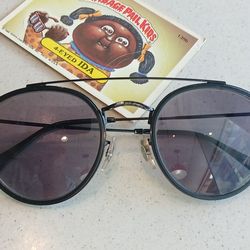 Ray-Ban RB3647N Round Double Bridge Sunglasses – Like New
Selling Ray-Ban round double bridge sunglasses (RB3647N).
Black metal frame. Clean lenses. G