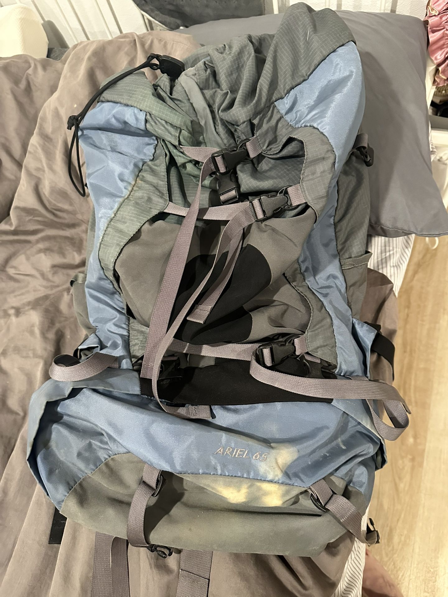 Osprey Ariel 65 Small Women’s Hiking Backpack Used
