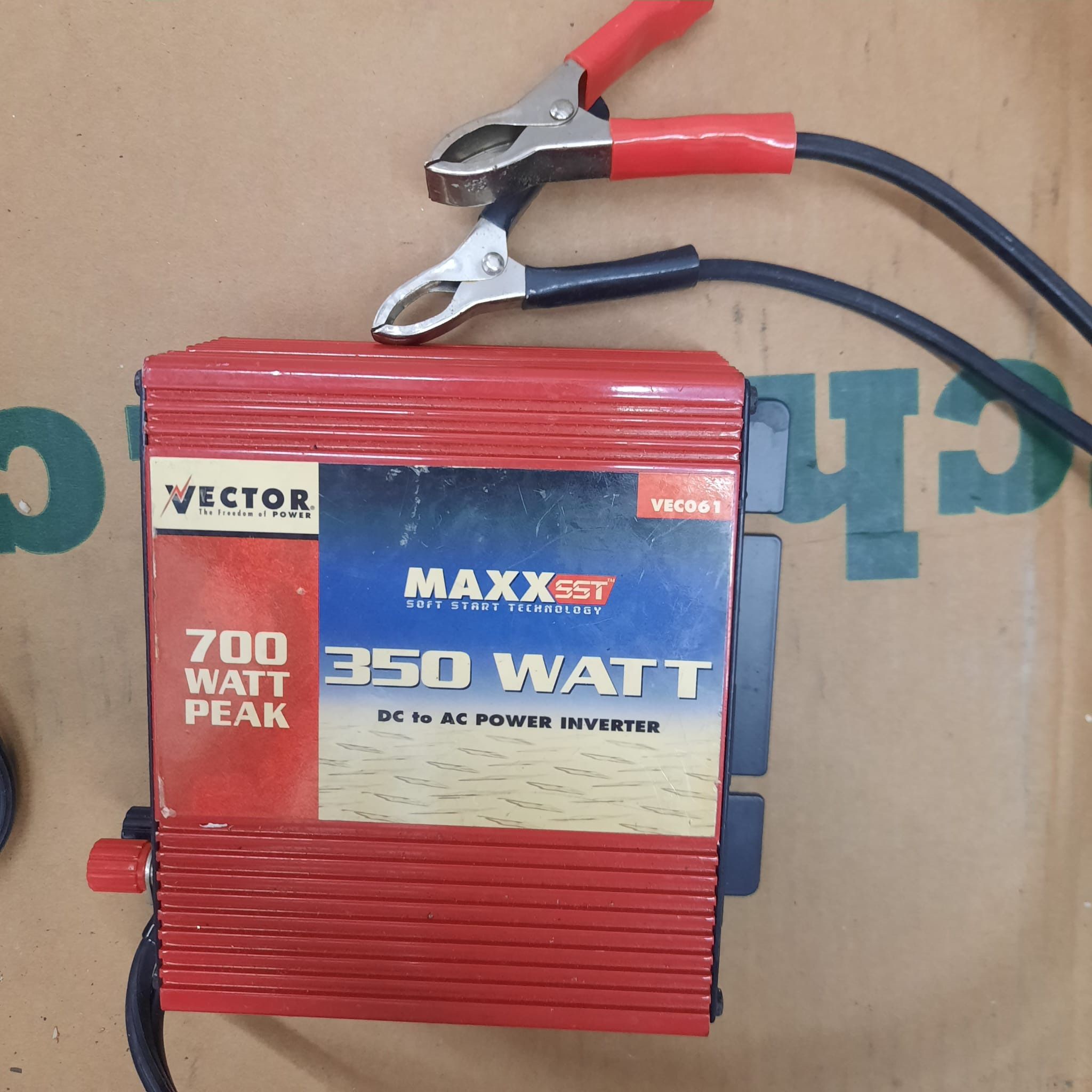 Vector 350 Watt 700 Peak Power Inverter Dual Plug DC to AC Car Boat RV and Vector MAXX SST 400 watt DC to AC POWER INVERTER VEC024 800 Watt PEAK 12V -
