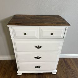 Vintage 4 Drawer Dresser With Mickey Drawer Liners