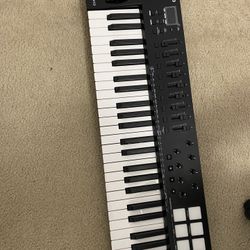 M- AUDIO KEYBOARD 