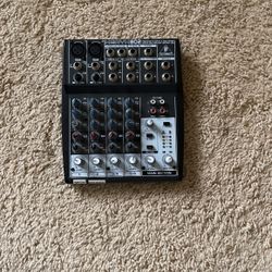 Behringer XENYX 802 Compact Mixer