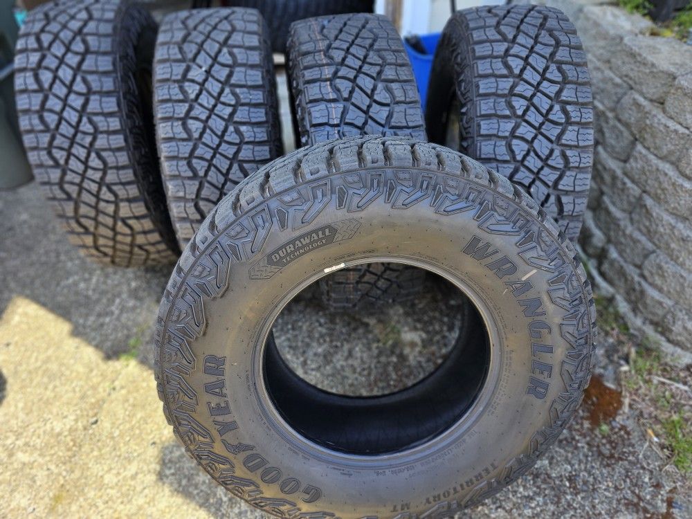 Goodyear Wrangler Territory MT 305/70r18