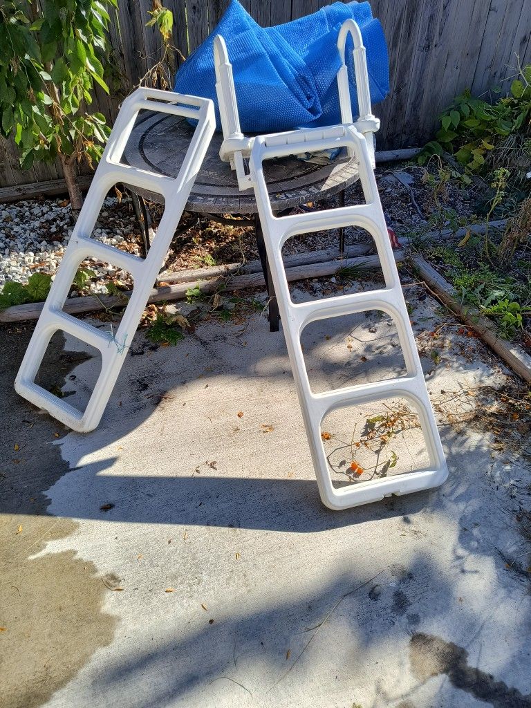 Free Pool Ladder - 4 Foot