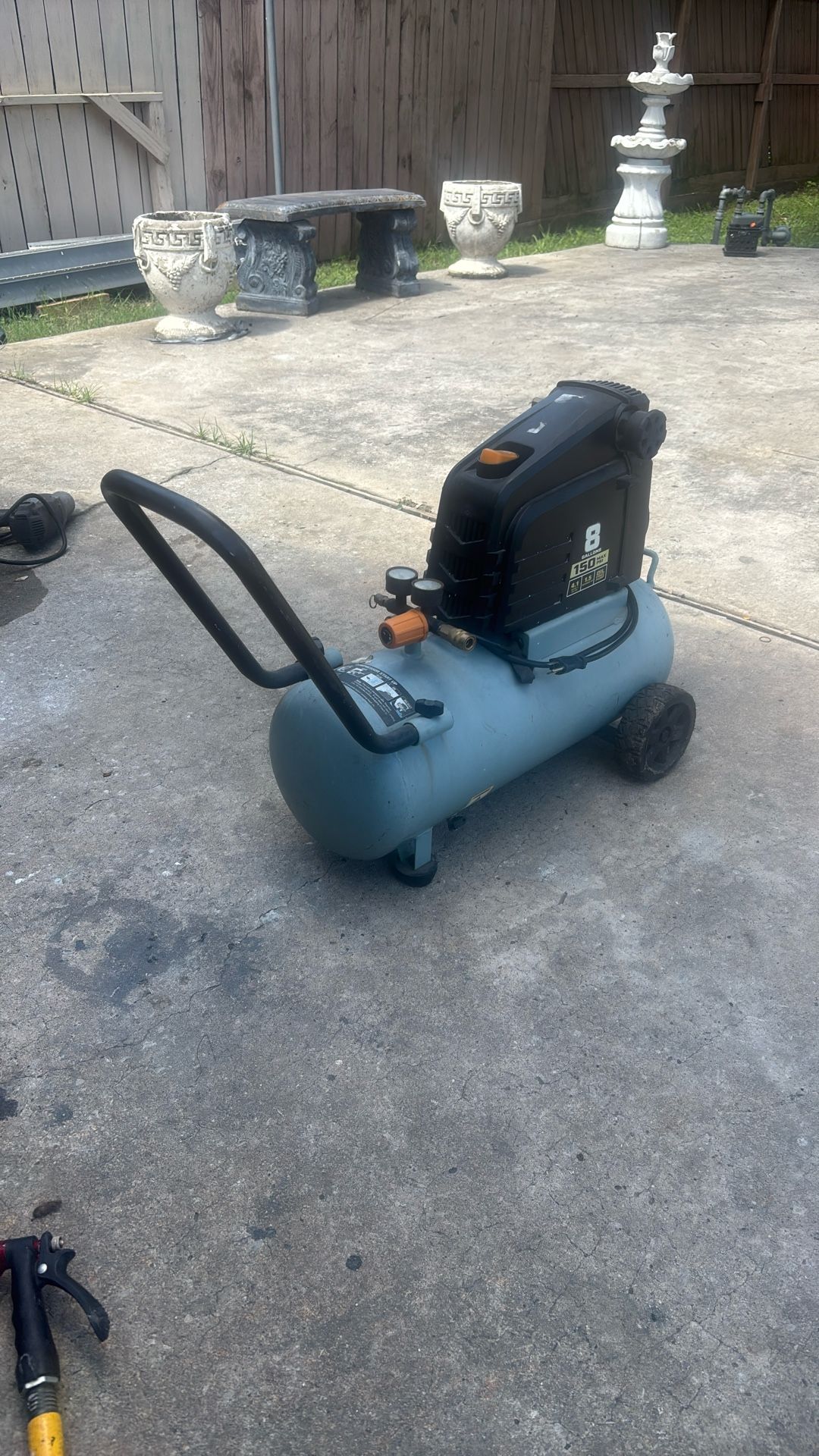 8 Gallon McGraw Air Compresser