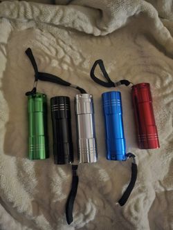 Yikosam Flashlights Mini NEW.  With Batteries 